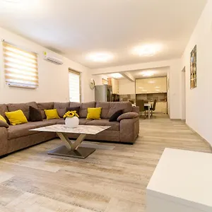  Apartament The Place Okrug Gornji